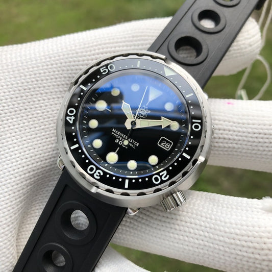 Sapphire lens sports mechanical canned diving watch