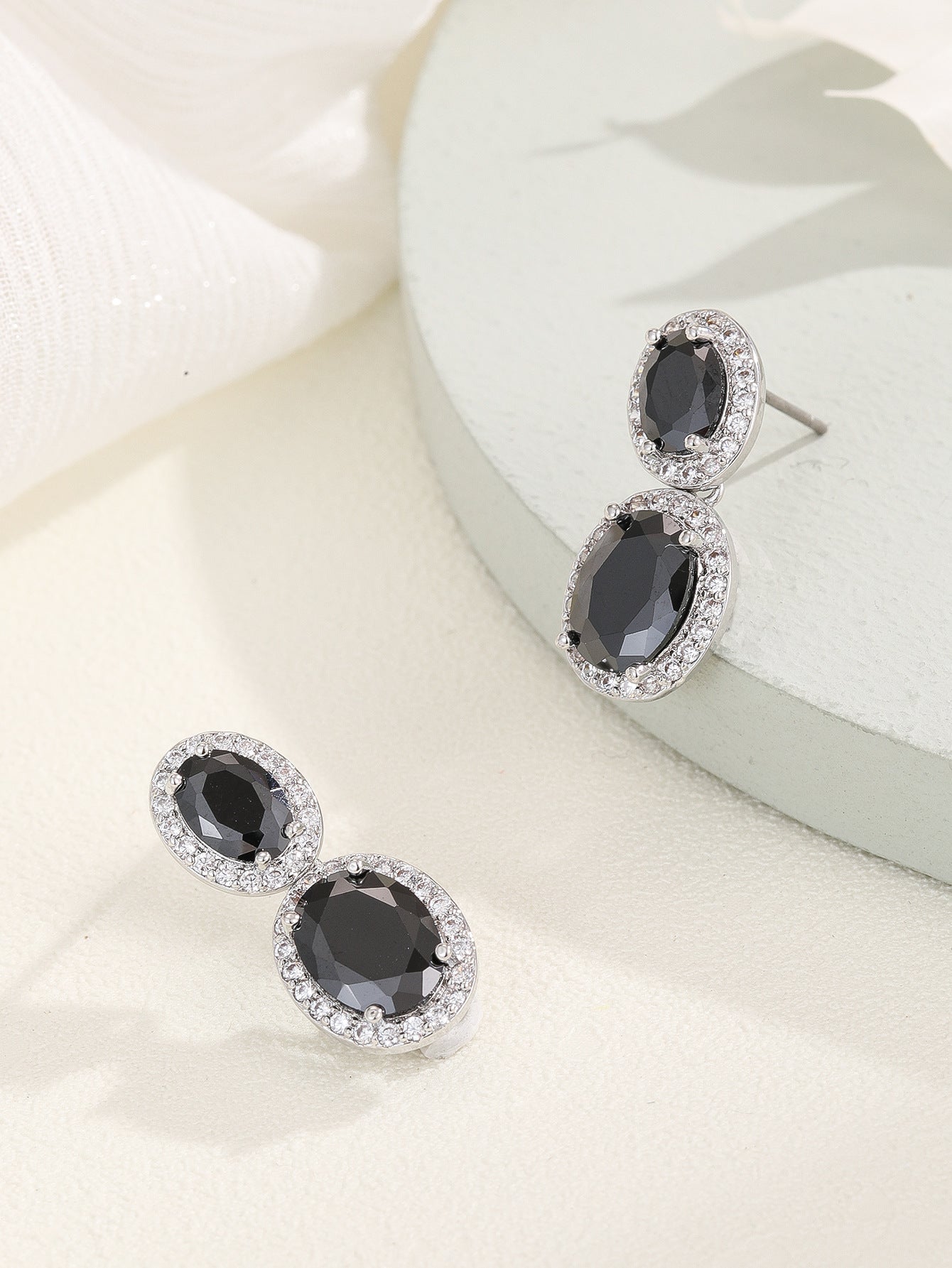 Oval Color Zircon SATINE Popular Fashion Earrings Advanced