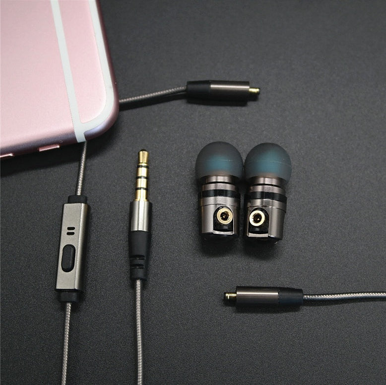 In-ear headphones metal pluggable wire control headset American standard with wheat detachable headphones