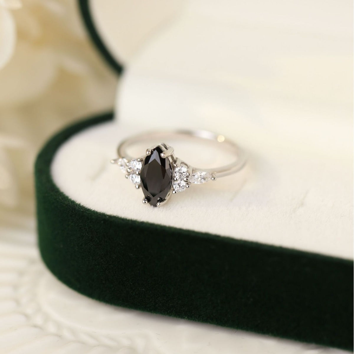 S925 Silver Oval Black Agate Diamond-embedded Simple Design Women's Ring