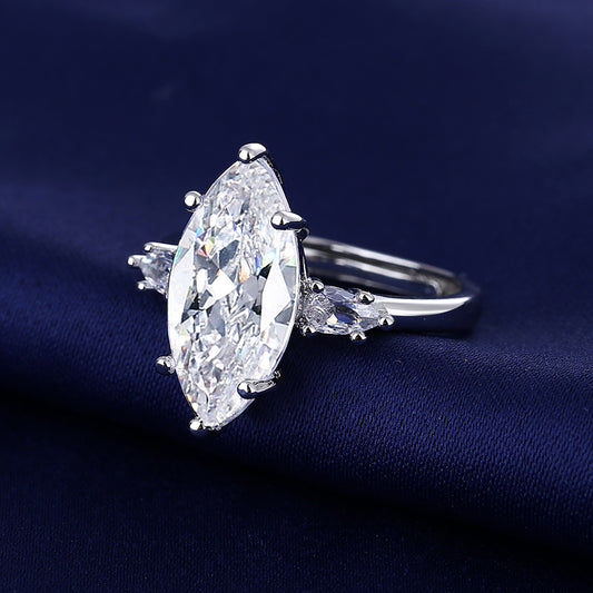 8 Karat Diamond Ring Pear-shaped Diamond Crystal Zircon