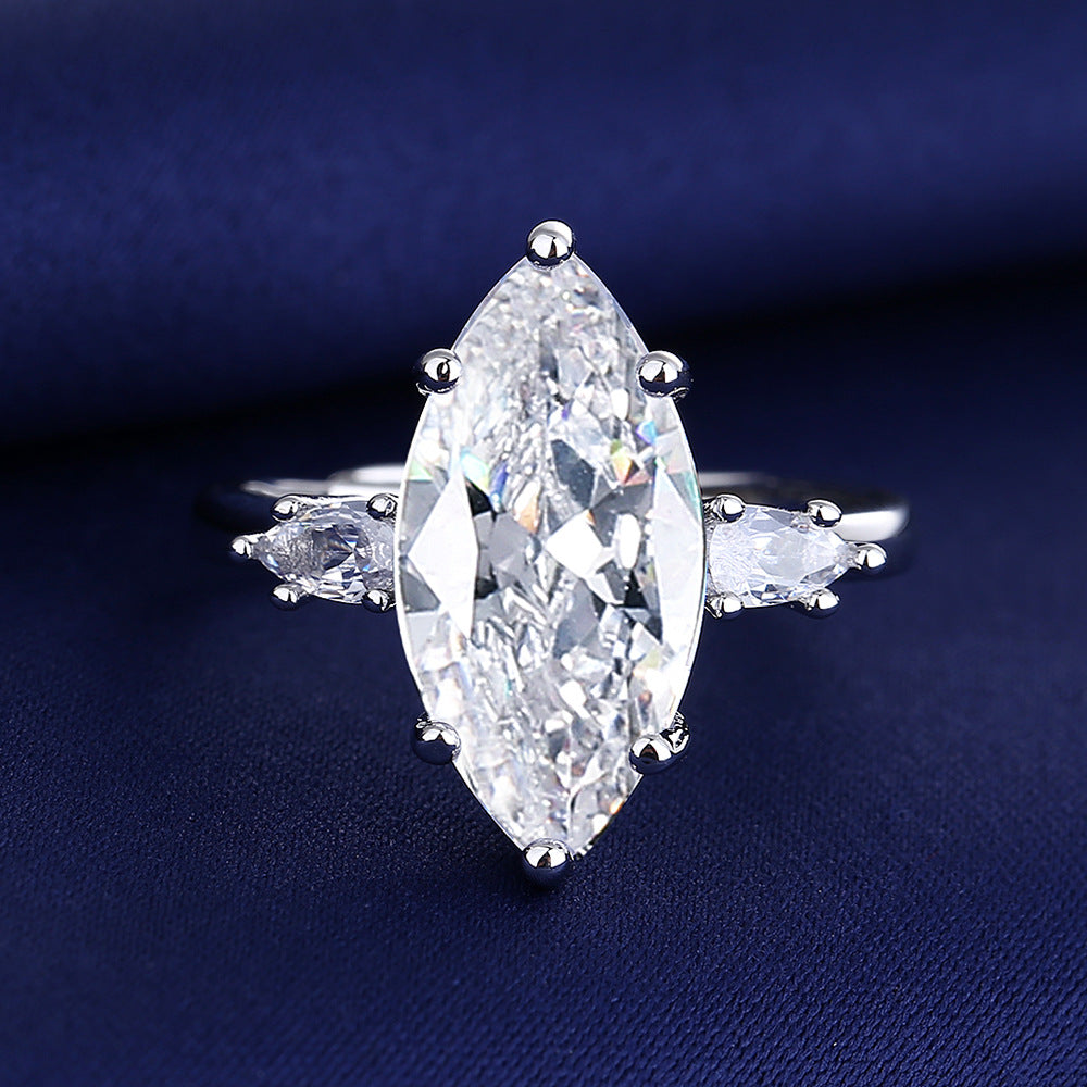 8 Karat Diamond Ring Pear-shaped Diamond Crystal Zircon